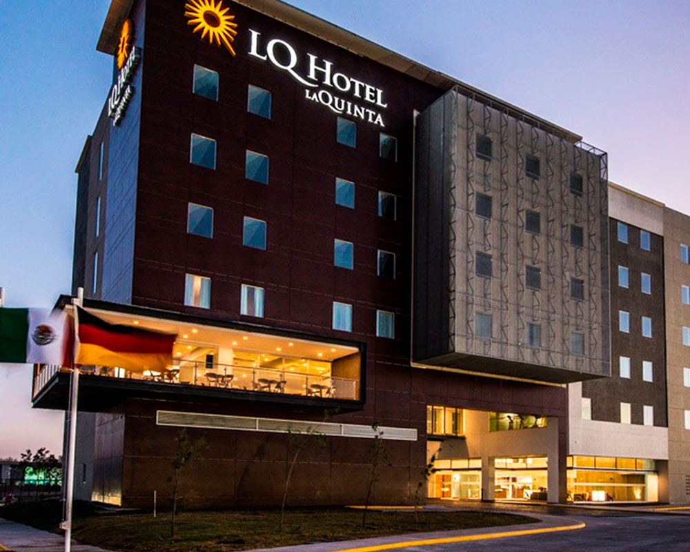 Mobiliario a medida para hotel — Hotel La Quinta Inn