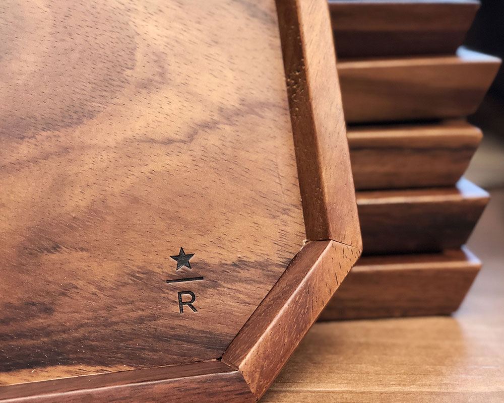 Mobiliario a medida para cafetería — Starbucks