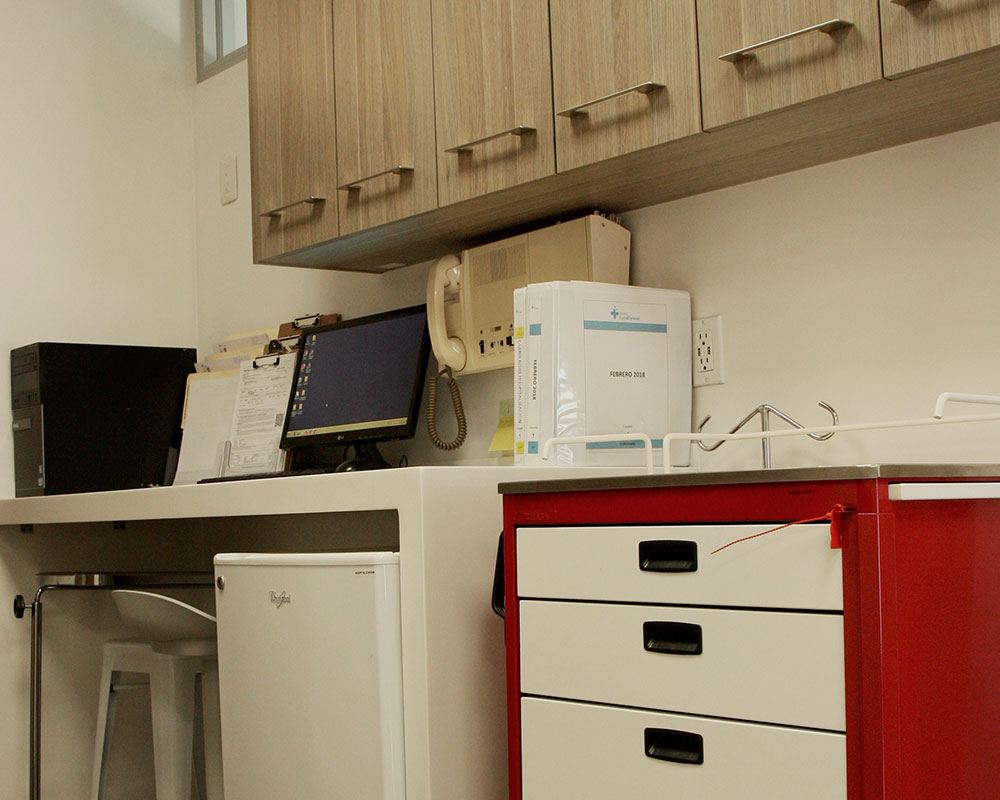 Mobiliario a medida para hospital — Médica Santa Carmen
