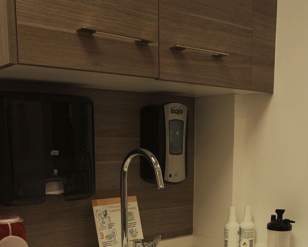 Mobiliario a medida para hospital — Médica Santa Carmen